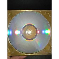 CD Orhan Gencebay ile Bir Ömür albümü. 33 sanatçı 33 eser. 2 cd ve kitapçık mevcut. Dinlemeyi etkilemeyen çizikler var. Sorunsuz çalışıyor.  Ajda Pekkan Athena Berkay Candan Erçetin Demet Akalın Deniz Seki Duman Ebru Gündeş Emel sayın Emre Aydın Hande Yener İzel Kutsi Manga Mustafa Ceceli Mustafa sandal Nilüfer Nükhet Duru Özcan Deniz Rafet el roman Seksendört Serdar Ortaç Sezen Aksu Sibel Can Şevval sam Tarkan Volkan Konak Yaşar Yıldız Tilbe Yıldız usmanova Zara Zerrin Özer