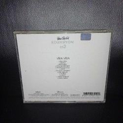 CD Yeni türkü koleksiyon albümü 3 cd. Orijinal. Sorunsuz çalışıyor.   Yeni türkünün en sevilen parçalarından oluşan 3 albüm -günebakan, dünyanın kapıları -Vira vira -her dem Yeni türkü