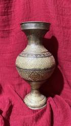 ANTİKA KOMPLE PİRİNÇ İŞLEMELİ ÇOK ŞIK VAZO