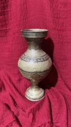 ANTİKA KOMPLE PİRİNÇ İŞLEMELİ ÇOK ŞIK VAZO