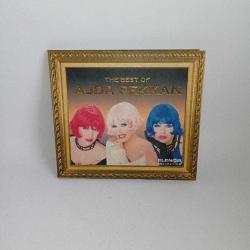 CD the best of Ajda Pekkan. Dinlemeyi etkilemeyen çizikler var. Orijinal. Sorunsuz çalışıyor.