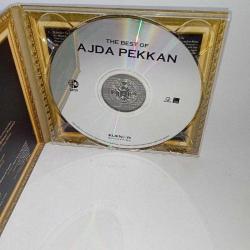 CD the best of Ajda Pekkan. Dinlemeyi etkilemeyen çizikler var. Orijinal. Sorunsuz çalışıyor.