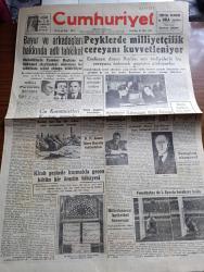 Cumhuriyet Gazetesi - 10 Ekim 1949 - millet partisinin durumu Cumhuriyet Başmakale - Hikmet Bayur ve arkadaşları hakkında adli tahkikat  fotoğraflar - Peyklerde milliyetçilik cereyanı kuvvetleniyor -  Gotwald ile Clementis bir arada fotoğraf - ara seçim arifesinde faaliyet -  Çin komünistleri Kanton önünde fotoğraf - On Binlerce lira değerindeki Üçüncü Sultan Selim divanından bir yaprak - Fenerbahçe İstanbulspor ile berabere kaldı fotoğraf - Üstad İbnülemin Mahmut Kemal - Almanya başbakanı  Adenauer Doğu Alman hükümetine çattı - teminat buhranı yazan ordinaryus profesör Doktor Hıfzı Veldet - Marko Paşa yazarı Aziz Nesin yakalandı - Nihat Erim Ankara'ya döndü - Rita Hayworth'un atı ikinci geldi - Parti adayları yazan Burhan Felek - Galatasaray Cecil takımına 31 47 yenildi - Turgut Reis yazan Halikarnas Balıkçısı Yazı Dizisi - emeklilik kanununun izahı yazan eski Maliye müsteşarı Esat Tekeli Yazı Dizisi - Beşiktaş 5 Emniyet 1 - Ziraat Bankası - İstanbul Ankara Radyosu Programı - bulmaca
