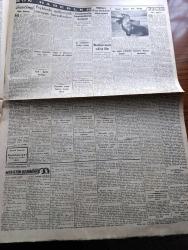 Cumhuriyet Gazetesi - 10 Ekim 1949 - millet partisinin durumu Cumhuriyet Başmakale - Hikmet Bayur ve arkadaşları hakkında adli tahkikat  fotoğraflar - Peyklerde milliyetçilik cereyanı kuvvetleniyor -  Gotwald ile Clementis bir arada fotoğraf - ara seçim arifesinde faaliyet -  Çin komünistleri Kanton önünde fotoğraf - On Binlerce lira değerindeki Üçüncü Sultan Selim divanından bir yaprak - Fenerbahçe İstanbulspor ile berabere kaldı fotoğraf - Üstad İbnülemin Mahmut Kemal - Almanya başbakanı  Adenauer Doğu Alman hükümetine çattı - teminat buhranı yazan ordinaryus profesör Doktor Hıfzı Veldet - Marko Paşa yazarı Aziz Nesin yakalandı - Nihat Erim Ankara'ya döndü - Rita Hayworth'un atı ikinci geldi - Parti adayları yazan Burhan Felek - Galatasaray Cecil takımına 31 47 yenildi - Turgut Reis yazan Halikarnas Balıkçısı Yazı Dizisi - emeklilik kanununun izahı yazan eski Maliye müsteşarı Esat Tekeli Yazı Dizisi - Beşiktaş 5 Emniyet 1 - Ziraat Bankası - İstanbul Ankara Radyosu Programı - bulmaca