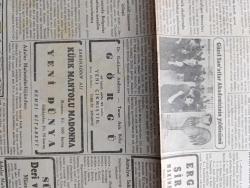 Cumhuriyet Gazetesi - 4 Mart 1943 - Polonya'nın davası Cumhuriyet Başmakale - Almanlar Rjev şehrini dün tahliye ettiler - buzlu mevzilerden hasmı atmak için alev makinesi kullanan Alman askerleri fotoğraf - Kudüs radyosunda arkadaşımız Burhan Felek dedi ki - Afrika harekatı'nda ağır Amerikan zırhlı birlikleri silah başı yapıyorlar fotoğraf - Tunus'ta son harekat - Sovyet Polonya anlaşmazlığı - bir Rumen gazetesinde çıkan Türk siyaseti hakkında makale - Berlin'e yapılan müthiş akın - Ribbentrop Mussolini görüşmeleri etrafında - İzmir fuarı 20 Ağustos'ta açılacak - Eminönü halkevinin veda ziyafeti fotoğraf - Gandhi orucuna son verdi - şark cephesinin müthiş dekoru içinde savaşlar fotoğraf - istihbarat ajanı filmi Lale sinemasında - Müzeyyen Senar Maksim'de - anglosaksonlar dünyasında yazan abidin daver yazı dizisi - Varlık vergisi tediyatı - İbnüleminin son eseri yazan Kemal Salih Sel - Toros çocuğu yazan M. Şevket Yazman Yazı Dizisi - Sabahattin Ali kürk Mantolu Madonna Remzi kitabevi