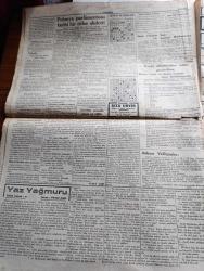 Cumhuriyet Gazetesi - 3 Eylül 1939 - devletler arasında nizam ve ahlak yazan Yunus Nadi Başmakale - İtalya sulh teklifinde bulundu - İngiltere ve Fransa bugün öğleye kadar Almanya'dan müspet cevap gelmezse derhal harp ilan edecekler - Dün İngiliz ve Fransız meclisleri toplandı - muharebe devam ediyor - Alman tayyareleri Dün de Varşova'yı bombaladılar - Leh tebliğine göre 100 Alman tankı tahrip edildi ve 37 tayyare düşürüldü - direnişe devam edeceklerini bildiren leh ordusuna mensup bir Süvari kıtası fotoğraf - Fransız parlamentosu 69 milyarlık harp tahsisatı kabul etti - başvekil general Slavoj Skladkovski Lehistan hudutlarını değil hayatını müdafaa etmektedir dedi - Amerika'da demokrasiler lehine cereyan başladı - Buhara güneşi yazan Orhan Rahmi Yazı Dizisi - Alman mektepleri bu sene açılmayacak - Şehir Hastanesi planı yapan mühendis Valter davet edildi - Bolu halkevinin faydalı köy gezileri fotoğraf - yeşilköy'de bulunan tarihi eserler - Cannes film festivali için hazırlanmış filmler