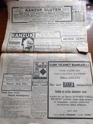 Cumhuriyet Gazetesi - 3 Eylül 1939 - devletler arasında nizam ve ahlak yazan Yunus Nadi Başmakale - İtalya sulh teklifinde bulundu - İngiltere ve Fransa bugün öğleye kadar Almanya'dan müspet cevap gelmezse derhal harp ilan edecekler - Dün İngiliz ve Fransız meclisleri toplandı - muharebe devam ediyor - Alman tayyareleri Dün de Varşova'yı bombaladılar - Leh tebliğine göre 100 Alman tankı tahrip edildi ve 37 tayyare düşürüldü - direnişe devam edeceklerini bildiren leh ordusuna mensup bir Süvari kıtası fotoğraf - Fransız parlamentosu 69 milyarlık harp tahsisatı kabul etti - başvekil general Slavoj Skladkovski Lehistan hudutlarını değil hayatını müdafaa etmektedir dedi - Amerika'da demokrasiler lehine cereyan başladı - Buhara güneşi yazan Orhan Rahmi Yazı Dizisi - Alman mektepleri bu sene açılmayacak - Şehir Hastanesi planı yapan mühendis Valter davet edildi - Bolu halkevinin faydalı köy gezileri fotoğraf - yeşilköy'de bulunan tarihi eserler - Cannes film festivali için hazırlanmış filmler