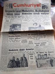 Cumhuriyet Gazetesi - 30 Temmuz 1950 - Savaş hedefi yazan Nadir Nadi Başmakale - Barışseverler Cemiyeti hakkında tahkikat - Behice Boran Adnan Cemgil Vahdettin ve matbaacı Kemal Tevkif edildiler - muhalefet başbakan Adnan Menderes'in demecine cevap veriyor - Belçika ihtilale doğru gidiyor fotoğraf - Celal Bayar yalova'ya geldi - Marmara'da meçhul bir denizaltı yoktur - Kore'de artık ricat edilmeyecek - türkiye-avusturya atletizm karşılaşması - paris'teki komünist Türk talebeleri - diploma alanı hemşireler fotoğraf - haftanın şakaları yazan Burhan Felek - korku yazan Falih Rıfkı Atay - Türkiye güzellik kraliçesi müsabakası Neriman Köksal fotoğraf - posta güvercini yazan Kerime Nadir yazı dizisi - memleketimize İlk defa kadın boks turnuvası Perapalas arkası Eldorado bahçesinde - Beşiktaş Kulübü Başkanı Ekrem Amaç'ın bir teşebbüsü - Müzeyyen Senar Işıl Mefharet Yıldırım Perihan Altındağ Sözeri Cağaloğlu Çiftesaraylar bahçesinde - Üç Silahşörler yazan Alexandre Dumas - Emirgan yalıları