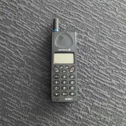 Ericsson GH688 eski model koleksiyonluk tuşlu telefon.