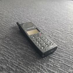 Ericsson GH688 eski model koleksiyonluk tuşlu telefon.