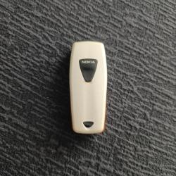 Nokia 3510 eski model koleksiyonluk tuşlu telefon.