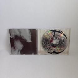 Cd Justin Timberlake futuresex lovesounds albümü. 2006 Avrupa baskı. Orijinal. Sorunsuz çalışıyor. Ön kapakta fotoda görülen çatlak var. Cd ve kitapçığı sorunsuz