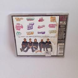 Cd Maroon 5, overexposed albümü. Cd nin arka kağıdında yapışma var. Orijinal. Sorunsuz çalışıyor