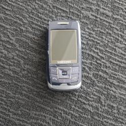 Samsung eski koleksiyonluk tuşlu telefon.