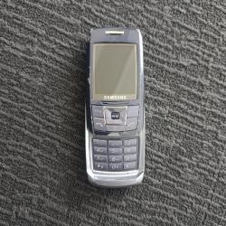 Samsung eski koleksiyonluk tuşlu telefon.