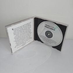 CD Fikret Kızılok dünden bugüne 1965-2001 albümü. Orijinal. sorunsuz çalışıyor.