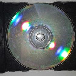 CD Ahmet Kaya, resitaller 2, 1993 Raks dönem baskı, kartoneti yok. dinlemeyi etkilemeyen yoğun çizikler var. Orijinal. Sorunsuz çalışıyor.