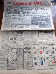 Cumhuriyet Gazetesi - 26 İkinciteşrin (Kasım) 1940 - örfi idare başlarken yazan Nadir Nadi Başmakale - örfi idare komutanı Ali Rıza Artunkal işe başladı fotoğraf - Edirne'den yükselen Türk'ün sesi - Serhat şehrimizin Kurtuluş Bayramı Dün muazzam tezahüratla tesid edildi - Yunan ordusu Ergiri Ve Pogradeç'i de işgal etti - Almanya İtalyan ve Yunan harbini harp saymıyor - Amerika İngiltere'ye Kredi açmayı da kabul ediyor - müthiş hava akınları oldu - İngilizler yalnız bir Alman tersanesine 2000 bomba attılar - korgeneral Ali Rıza Artunkal'ın beyannamesi - Millet Meclisi örfi idare kanununu tasdik etti - hiçbir hadise yoktur ki hatta saati saatine Ankara'nın gözünden kaçsın - Yunan ordularının dünkü harekatla ilerledikleri sahayı gösterir harita - Bulgar nazırları Berlin'e gitmekten vazgeçtiler - Fransa'ya ne oldu yazan Gordon Waterfield Yazı Dizisi - hava müdafaası karşısında vatandaşın vazifesi - iki gönül bir olunca filmi Sümer sinemasında - Fatma Rüşdi'nin oynadığı saadet yuvası filmi