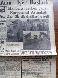 Cumhuriyet Gazetesi - 26 İkinciteşrin (Kasım) 1940 - örfi idare başlarken yazan Nadir Nadi Başmakale - örfi idare komutanı Ali Rıza Artunkal işe başladı fotoğraf - Edirne'den yükselen Türk'ün sesi - Serhat şehrimizin Kurtuluş Bayramı Dün muazzam tezahüratla tesid edildi - Yunan ordusu Ergiri Ve Pogradeç'i de işgal etti - Almanya İtalyan ve Yunan harbini harp saymıyor - Amerika İngiltere'ye Kredi açmayı da kabul ediyor - müthiş hava akınları oldu - İngilizler yalnız bir Alman tersanesine 2000 bomba attılar - korgeneral Ali Rıza Artunkal'ın beyannamesi - Millet Meclisi örfi idare kanununu tasdik etti - hiçbir hadise yoktur ki hatta saati saatine Ankara'nın gözünden kaçsın - Yunan ordularının dünkü harekatla ilerledikleri sahayı gösterir harita - Bulgar nazırları Berlin'e gitmekten vazgeçtiler - Fransa'ya ne oldu yazan Gordon Waterfield Yazı Dizisi - hava müdafaası karşısında vatandaşın vazifesi - iki gönül bir olunca filmi Sümer sinemasında - Fatma Rüşdi'nin oynadığı saadet yuvası filmi