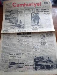 Cumhuriyet Gazetesi - 29 İkinciteşrin (Kasım) 1940 - Yunanistan bir cevaptır yazan Yunus Nadi Başmakale - son karşılaşmada italyanların iki harp gemisi hasara uğramış - akdeniz'deki harekatta büyük rol oynadığı tahmin edilen İngiliz donanmasından meşhur Nelson dridnotunun taretleri borda ateşi vaziyetinde Fotoğrafı - Berlin'de Hitler'e bildirilen Sovyet cevapları - örfi idare komutanı Ali Rıza Artunkal geniş tetkiklere başladı - askeri mahkeme heyeti Dün İstanbul'a geldi - binlerce mayın fırtınadan İsveç sahillerine düşerek tahribat yapıyor - siyasi katliam 67 eski nazırı kendi gardiyanları katletmişler - bükreş'te tedhiş Demir muhafızlar profesör Yorgayı da öldürdüler - sabotaj norveç'te yolları bozmak için dağlar yerinden oynatıldı - karartmalar için yarın Radyo ile halka son talimat verilecek - Fransa'da Alman düşmanlığı - taarruz'dan evvel Arnavutluk limanlarına ihraç edilen İtalyan askerleri fotoğraf - küçük hikaye karanlıkta Hadiye İclal - ekmek fiyatlarına zam yapılacak mı