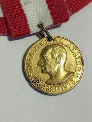 Atatürk Madalya - Madalyon - 1881 / 1938 Atatürkün  vefatı Hatıra Madalyon..2 cm. Nadir Çıkan bir Madalyon..