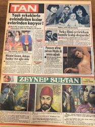 TAN GAZETESİ DOĞUM GÜNÜ HEDİYESİ - 13 OCAK 1984 - TAM TAKIM 8 SAYFADIR -Havva Albayrak-Abdullah Şanal-Şaban Arpadoğan-Bülent Sarp-Cathy St. George-Gülşen Bubikoğlu-Müjdat Gezen-Adnan Kaşıkçı-Alya Toraman-Müjde Ar-Osman Öndeş-Ekrem Bey-Neslihan Baştuğ-Muharrem Atik-Kamil Doğan-İbrahim Akgün-Burhan Şabancıoğlu-Kamil Özkan-Semih Karabacak-Mehmet Tuncer-Yücel Seçkiner-Aydın Siyavuş-Stankovic-Aziz Köp-Hoang Gong Long-Nihat Özgürlü-Murat Kılıçlar-Kont-Hülya Güvenen-Krystyna Henry-Memiş Kaçan-İhsan Topuz-Kamil Koca-Altay Yarman-Ayşe Kaçan-Gazi Ayhan-Erdal İnönü-Turgut Özal-Erdal İnönü-Amerika Denktaş  Kocasını haşladı-Karısını aldatan erkek aldatılır-İşte ilk milyoner-Bir yumruk attı 50 bin lira verdi-Rüyasına giren kızın resmini yaptı-Yaşlı erkeklerle evlendirilen kızlar evlerinden kaçıyor-Seks filmi çevirirken hamile kalıp doğurdu-Paramı altına yatıran Müjde Ar zarara uğradı-Zeynep Sultan-SİMTEL Güreş Şubesi’ni kapattı-Babasından öğrendiğini miniklere öğretiyor-Hasan Bozbey’in gitmemekte di