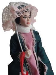 Antika porselen bebek