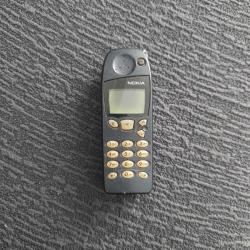 Nokia eski koleksiyonluk tuşlu telefon.