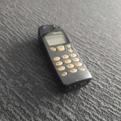 Nokia eski koleksiyonluk tuşlu telefon.