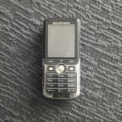 Sony Ericsson K750i eski model koleksiyonuluk tuşlu telefon.