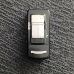Sony Ericsson K750i eski model koleksiyonuluk tuşlu telefon.