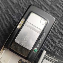 Sony Ericsson K750i eski model koleksiyonuluk tuşlu telefon.