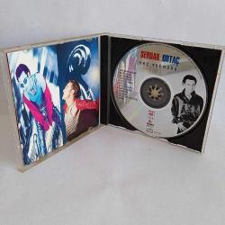 Cd Serdar Ortaç yaz yağmuru 1996 raks kırmızı bandrollü dönem albümü. Disk 10 üzerinden 9. Orijinal. sorunsuz çalışıyor.