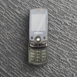 Samsung eski model koleksiyonluk tuşlu telefon.