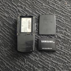 Samsung eski model koleksiyonluk tuşlu telefon.