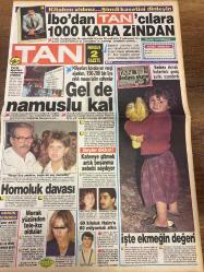 TAN GAZETESİ DOĞUM GÜNÜ HEDİYESİ - 14 EKİM 1988 - TAM TAKIM 8 SAYFADIR -İbrahim Tatlıses-Nalan Hanım-Bahattin Bey-Hülya-Sema-Gül-Jale-Naim Süleymanoğlu-Halim Çorbalı-Kemal Zorlu-Cem Atabeyoğlu-Tanju-Rıdvan-Müjgan Kural-Kadir Sezer-Mehmet Ali Erbil-Çiğdem Tunç-Müjgan Senar-Kenan Onuk-Şengül Kırçın-Nilgün Akçaoğlu-Cetin Tekindor-Christopher Lee-Cevat Ülger-Yahya Demirel-Turgut Özal-Ednal İndim-Asil Nadir-Süleyman Yağız-Cevat Özer-İbo’dan TAN’cılara 1000 Kara Zindan-Gel de namuslu kal-Homoluk davası-Merak yüzünden tele-kız oldular-60 kiloluk Naim’e 60 milyonluk altın-Beyler dikkat Kahveye gitmek artık boşanma sebebi sayılıyor-İşte ekmeğin değeri-Çorbalı 12 gün daha koltuğunda-Loto yine milyara koşuyor-Derby maçına iki gün kala kapıştılar-Birol’un gurur günü-Rıdvan sakat-Futbolda bir rekor-Var mı lig gibisi-Takma kafana Tanju-Oskarlı bir komedi-Dünden bugüne Müzeyyen Senar-Şöhret-Kız evi oğlan evi-Sengül TRT’ye kızdı-Kimlik kartı-Gece Sineması Göze Göz-Yine zam esti-Yahya Demirel’in 5 yıl