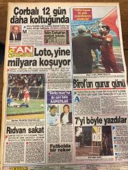 TAN GAZETESİ DOĞUM GÜNÜ HEDİYESİ - 14 EKİM 1988 - TAM TAKIM 8 SAYFADIR -İbrahim Tatlıses-Nalan Hanım-Bahattin Bey-Hülya-Sema-Gül-Jale-Naim Süleymanoğlu-Halim Çorbalı-Kemal Zorlu-Cem Atabeyoğlu-Tanju-Rıdvan-Müjgan Kural-Kadir Sezer-Mehmet Ali Erbil-Çiğdem Tunç-Müjgan Senar-Kenan Onuk-Şengül Kırçın-Nilgün Akçaoğlu-Cetin Tekindor-Christopher Lee-Cevat Ülger-Yahya Demirel-Turgut Özal-Ednal İndim-Asil Nadir-Süleyman Yağız-Cevat Özer-İbo’dan TAN’cılara 1000 Kara Zindan-Gel de namuslu kal-Homoluk davası-Merak yüzünden tele-kız oldular-60 kiloluk Naim’e 60 milyonluk altın-Beyler dikkat Kahveye gitmek artık boşanma sebebi sayılıyor-İşte ekmeğin değeri-Çorbalı 12 gün daha koltuğunda-Loto yine milyara koşuyor-Derby maçına iki gün kala kapıştılar-Birol’un gurur günü-Rıdvan sakat-Futbolda bir rekor-Var mı lig gibisi-Takma kafana Tanju-Oskarlı bir komedi-Dünden bugüne Müzeyyen Senar-Şöhret-Kız evi oğlan evi-Sengül TRT’ye kızdı-Kimlik kartı-Gece Sineması Göze Göz-Yine zam esti-Yahya Demirel’in 5 yıl