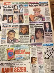 TAN GAZETESİ DOĞUM GÜNÜ HEDİYESİ - 14 EKİM 1988 - TAM TAKIM 8 SAYFADIR -İbrahim Tatlıses-Nalan Hanım-Bahattin Bey-Hülya-Sema-Gül-Jale-Naim Süleymanoğlu-Halim Çorbalı-Kemal Zorlu-Cem Atabeyoğlu-Tanju-Rıdvan-Müjgan Kural-Kadir Sezer-Mehmet Ali Erbil-Çiğdem Tunç-Müjgan Senar-Kenan Onuk-Şengül Kırçın-Nilgün Akçaoğlu-Cetin Tekindor-Christopher Lee-Cevat Ülger-Yahya Demirel-Turgut Özal-Ednal İndim-Asil Nadir-Süleyman Yağız-Cevat Özer-İbo’dan TAN’cılara 1000 Kara Zindan-Gel de namuslu kal-Homoluk davası-Merak yüzünden tele-kız oldular-60 kiloluk Naim’e 60 milyonluk altın-Beyler dikkat Kahveye gitmek artık boşanma sebebi sayılıyor-İşte ekmeğin değeri-Çorbalı 12 gün daha koltuğunda-Loto yine milyara koşuyor-Derby maçına iki gün kala kapıştılar-Birol’un gurur günü-Rıdvan sakat-Futbolda bir rekor-Var mı lig gibisi-Takma kafana Tanju-Oskarlı bir komedi-Dünden bugüne Müzeyyen Senar-Şöhret-Kız evi oğlan evi-Sengül TRT’ye kızdı-Kimlik kartı-Gece Sineması Göze Göz-Yine zam esti-Yahya Demirel’in 5 yıl
