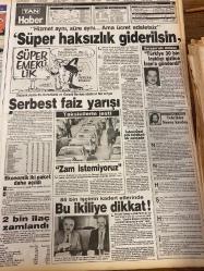 TAN GAZETESİ DOĞUM GÜNÜ HEDİYESİ - 15 EKİM 1988 - TAM TAKIM 8 SAYFADIR -İbrahim Tatlıses-Banker Kastelli-Veysel Yeşil-Tülay Kaya-Engin Yalman-Orhan Gencebay-Semra Özal-Naim Süleymanoğlu-Süleyman Naim-Turgut Özal-Metin Doğan-Semra Hanım-Sibel Gökçe-Hatice Yıldırım-Kocası Erdoğan Yıldırım-Barzani-Mesut Barzani-Şevket Yılmaz-Halil Narin-Halit Narin-Meral Öztekin-Selçuk Uygur-Ümit Aktan-Seda Akkor-Süheyl Ural-Sadi Alışık-Serap Aksoy-Seda Akkor-Sibel Öztekin-Yaşar Doğuş-Handan Çağlar-Ceylan Ateş-Ayfer Şen-Ali Ergün-Fatoş-Özcan Öal-Bush-Dukakis-Cevat Özer-Cevat Özer-Cevat Özer-Cevat Özer-Cevat Özer Paranızı her bankaya kaptırmayın-Neden olmasın-Yemekte kan çıktı-Biz kimseye haraç vermeyiz-Naim ailesine kavuştu-Naim’e en güzel hediye-İzlandalılar erkek erkeğe dağıttı-Cim Bom Gemisi Sarıyer önünde-Söz sözcülerin-Derby maçının hakemi Özcan Öal-Orhan Gencebay TV’ye çıkıyor-Arkadaşımız önerisi yasağı kaldırdı-Tiyatro sahnesine çıkan ilk Müslüman kadın Affife Jale-Zekiye ruh doktorunu bile deli ed