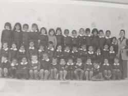 1970'li Yıllar ve Öncesi Dönem: ''Öğretmen ve öğrencileri''  Siyah Beyaz  FOTOĞRAF - 8.5/14 cm.