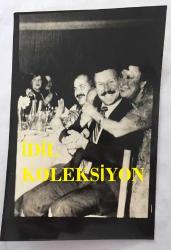 MÜZEYYEN SENAR ve TÜRK HALK MÜZİĞİ SANATÇISI ŞAKİR ÖNER GÜNHAN'IN ORİJİNAL AJANS-BASIN FOTOĞRAFI - 18 x 12 cm EBADINDA  - ŞAKİR ÖNER GÜNHAN ve MÜZEYYEN SENAR, KONSER VERMEK İÇİN GELDİKLERİ ATAKÖY'DE AÇILAN BİR ET LOKANTASINDA SARILARAK POZ VERİRLERKEN ÇEKİLMİŞ BİR KARE, 17 ŞUBAT 1985