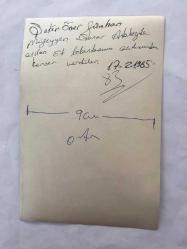 MÜZEYYEN SENAR ve TÜRK HALK MÜZİĞİ SANATÇISI ŞAKİR ÖNER GÜNHAN'IN ORİJİNAL AJANS-BASIN FOTOĞRAFI - 18 x 12 cm EBADINDA  - ŞAKİR ÖNER GÜNHAN ve MÜZEYYEN SENAR, KONSER VERMEK İÇİN GELDİKLERİ ATAKÖY'DE AÇILAN BİR ET LOKANTASINDA SARILARAK POZ VERİRLERKEN ÇEKİLMİŞ BİR KARE, 17 ŞUBAT 1985