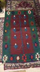 OSMANLI DÖNEMİ EL DOKUMA KİLİM SECCADE Osmanlı Dönemi el eğirme ve kök boya ipler ile el tezgahlarıda dokunmuş üzerinde hayat ağacı figürleri bulunan kilim seccade