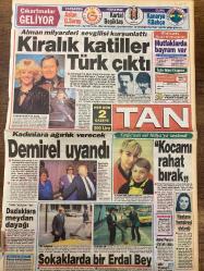 TAN GAZETESİ DOĞUM GÜNÜ HEDİYESİ - 24 NİSAN 1989 - TAM TAKIM 8 SAYFADIR -Klaus Blendow-Süleyman Demirel-Ayla Önal-Tanju Çolak-Hülya Koçyiğit-Afşin Güngör-Leman Küçük-Halil Erdal İnönü-Turgay Renkli Kurt-Özer Kanra-Demir Fevzioğlu-Veselinoviç-Milne-Ahmet Altun-Murat Roman-Ercüment Goy-Tolga Orno-Meslin Özkan-Turgut Özal-Mesut Yılmaz-Yavuz Zengin-Lefter Küçükandonyadis-Zeki Müren-Müslüm Gürses -Kiralık Katiller Türk Çıktı-Demirel Uyandı-Kocamı Rahat Bırak-Sokaklarda Bir Erdal Bey-Fener Arayı Açıyor-Beşiktaş Yaralı-Zeytinburnu Şampiyon-Et Balık Fakiri Vurdu-TV-3 Başlıyor-Güzel Zehra’nın Ölüm Partisi-Kayıp Kişileri Biz Gömdük-Türk Korkusu-Son Saniye Golü İle Şampiyonluk-Ayrıldık İşte-Vefasız Alem