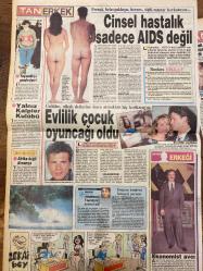 TAN 2 GAZETESİ DOĞUM GÜNÜ HEDİYESİ - 25 NİSAN 1989 - 4 SAYFADIR -Müjde Ar-Banu Alkan-Sibel Tüzün-Ayhan Durmuş-Rossana Benzi-Carol Alt-Şahin Büyükkaya-Lorenzo Lamas-Pınar Erkal Ünal-Metin Soysal-Süleyman Gök-Mehmet Aydın-Nazmi Özer-Memduh Ünsal-Saadet Gürses-Necla Aknar Hiçbir zaman evlenmeyeceğim-Banu Alkan Artist oluyor-Yaşamak istiyorum-Cinsel hastalık sadece AIDS değil-Evlilik çocuk oyuncağı oldu-Doğum kontrol hizmeti parasız-Gelinler ve kaynanalar-Mutfaktaki mucize-Jimnastik aşk iksiri-Bademli kek-Kayak zevki burnundan geldi-Hastalıktan bıktım-Bale en büyük tutku-Zekai Bey-Aşk Delisi Attila Çizer: Homero-Süleyman Gök