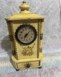 Vintage Viktorya Tarzı  El yapımı Çiçek desenli Kapaklı,Çekmeceli Şömine Saati Boy 34 cm En 18 cm