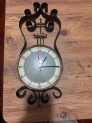 ANTİKA JUNGHANS DUVAR SAATİ  FERFORJE MÜZİK TEMALI METAL KASA ALMAN PİLLİ  FERFORJE MÜZİK TEMALI METAL KASA ALMAN PİLLİ MAKİNE 40 CM BOYUNDA  20 CM ENİNDE SAAT SORUNSUZ DAKİK DUVAR SAATİ