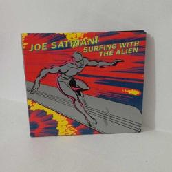 CD+DVD Joe Satriani Surfing with the Alien albümü , Avrupa baskı. Orijinal. Sorunsuz çalışıyor.