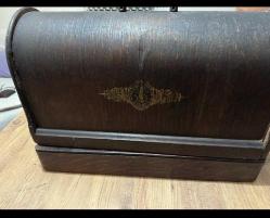 ANTİKA V SERİSİ SİNGER DİKİŞ MAKİNESİ 100 YILIN ÜZERİNDE KUTUSUNDA ÇALIŞIR DURUMDA