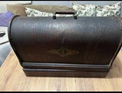 ANTİKA V SERİSİ SİNGER DİKİŞ MAKİNESİ 100 YILIN ÜZERİNDE KUTUSUNDA ÇALIŞIR DURUMDA